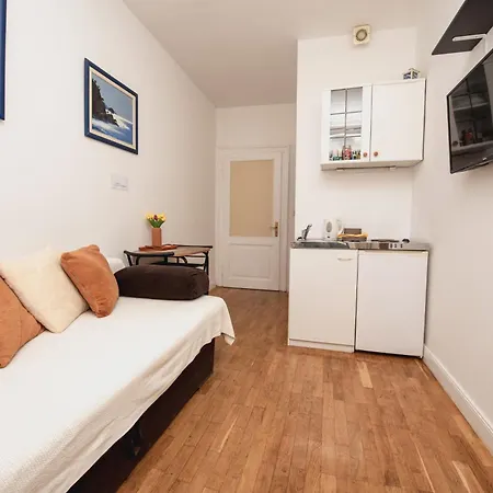 Ann Apartment Split
