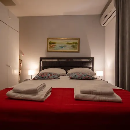 Ann Apartment Split